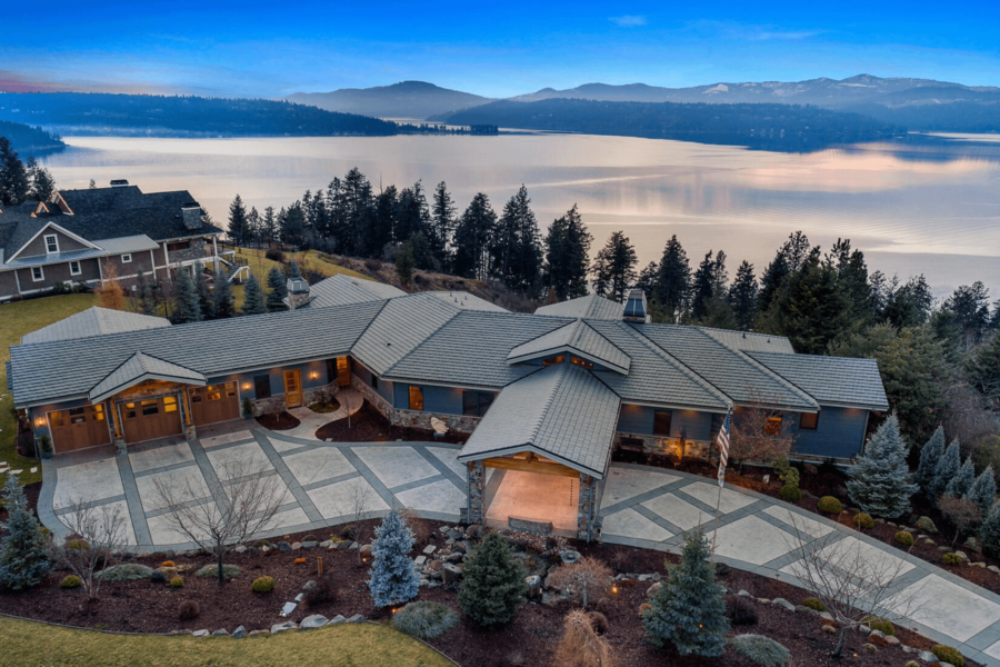 Home In Coeur d’Alene, Idaho With Stunning Lake Views