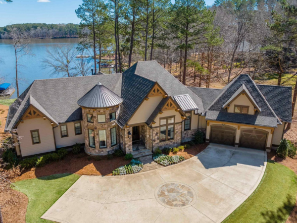 Elegant Lakefront Home In Greensboro, Georgia Asks .8 Million