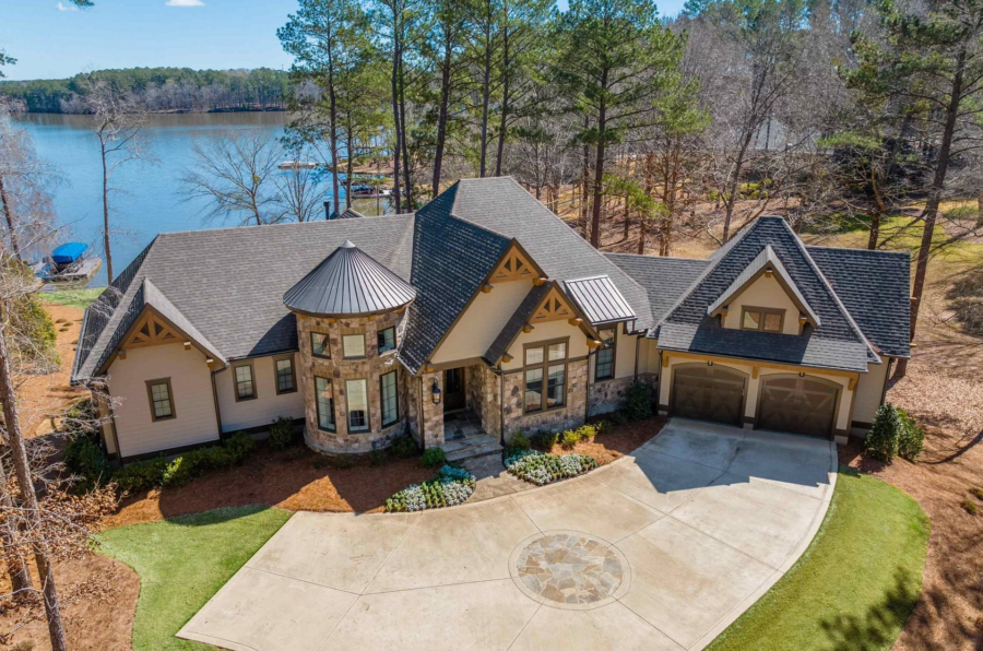 Elegant Lakefront Home In Greensboro, Georgia Asks .8 Million