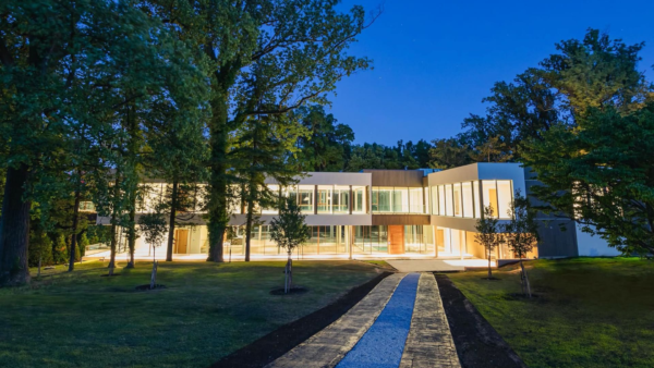 Modern New Build In Pennsylvania Lists For .5 Million