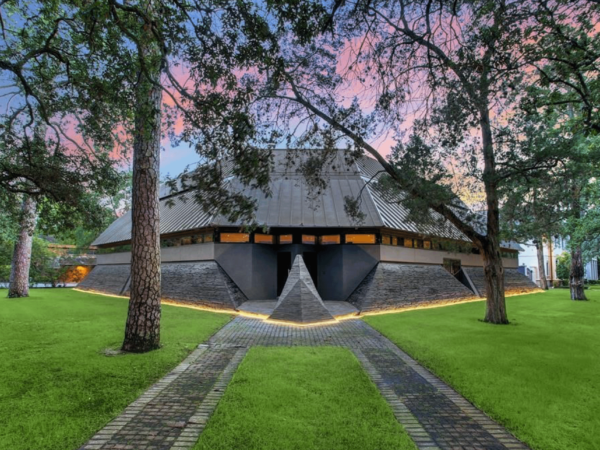 The “Darth Vader House” Lists In Houston, Texas (PHOTOS)