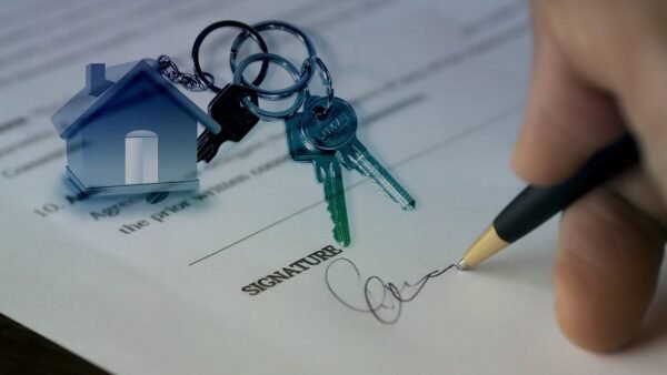 Open letter calls on new government to regulate property agents