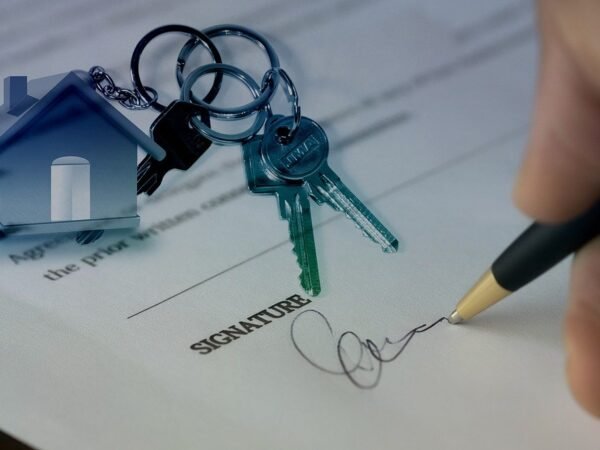 Open letter calls on new government to regulate property agents