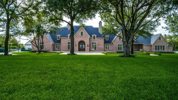 5 Acre Texas Estate With Guest House & Indoor Pool (PHOTOS)