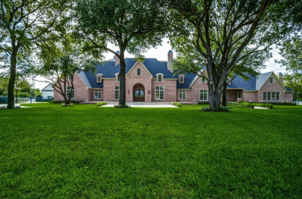 5 Acre Texas Estate With Guest House & Indoor Pool (PHOTOS)