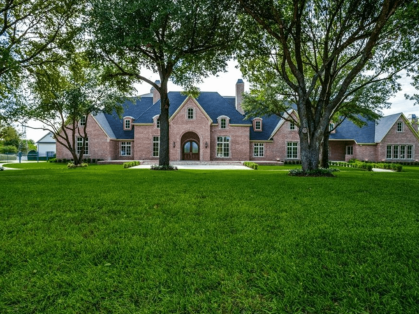 5 Acre Texas Estate With Guest House & Indoor Pool (PHOTOS)