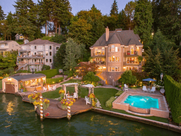 Stone & Stucco Lakefront Home In Lake Oswego, Oregon