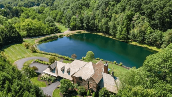 19 Acre Pennsylvania Estate With A Private Lake (PHOTOS)