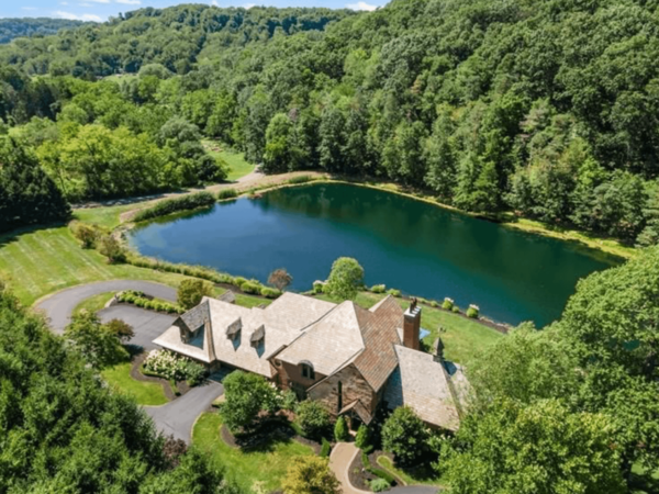 19 Acre Pennsylvania Estate With A Private Lake (PHOTOS)