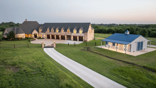 4 Acre Texas Estate With 6-Car Garage And Barn (PHOTOS)