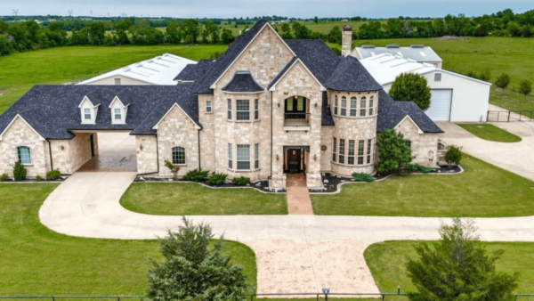 15-Acre Texas Estate With Barn, Two Storage Buildings & Pond