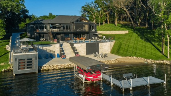 .5 Million Lakefront Iowa Home With Boathouse (PHOTOS)