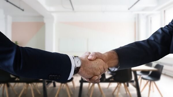 Independent estate agency signs five-year acquisition deal with rival firm