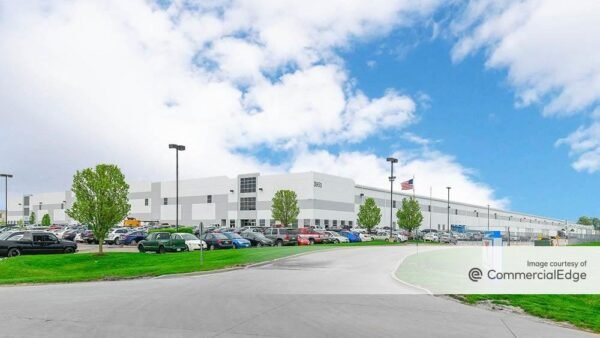 Sealy Signs 1.6 MSF Renewal Near St. Louis