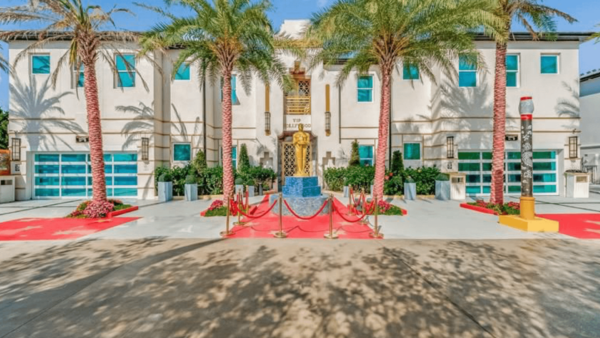 Florida Home Boasts 20 Bedrooms & 23 Bathrooms (PHOTOS)