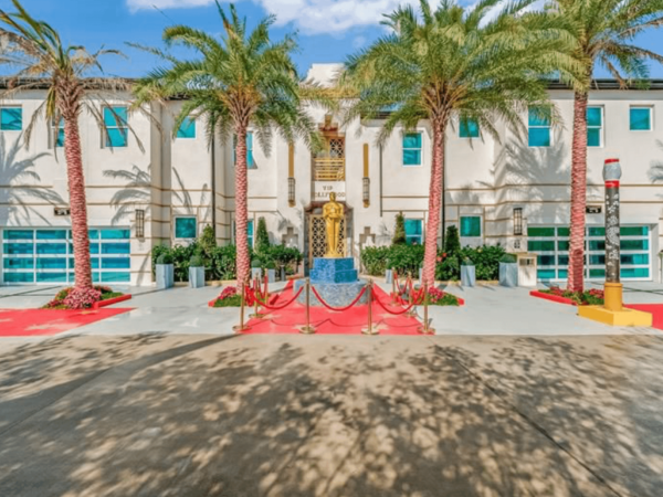 Florida Home Boasts 20 Bedrooms & 23 Bathrooms (PHOTOS)