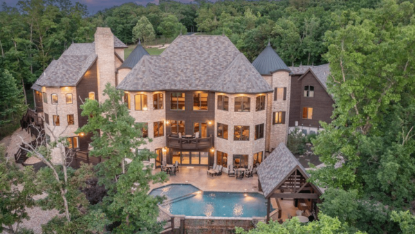 Lakefront Home On 25 Acres In Osage Beach, Missouri