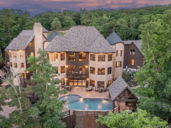 Lakefront Home On 25 Acres In Osage Beach, Missouri
