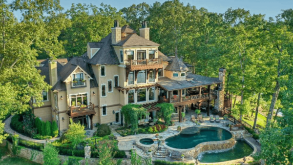 Lakefront Home In Blue Ridge, Georgia (PHOTOS)