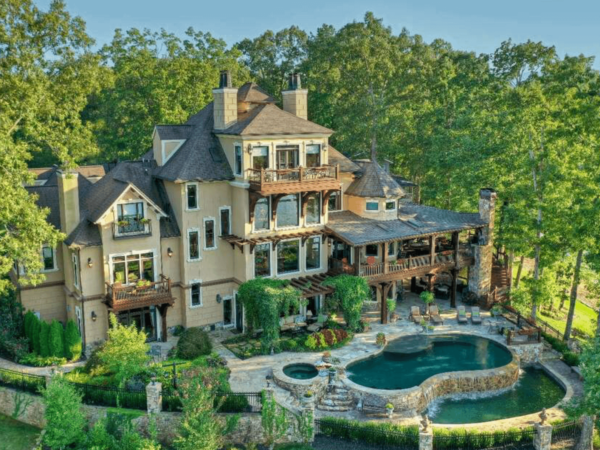 Lakefront Home In Blue Ridge, Georgia (PHOTOS)