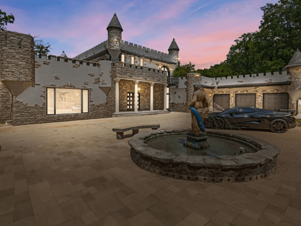 Castle-Like Illinois Home With Indoor Pool (PHOTOS)