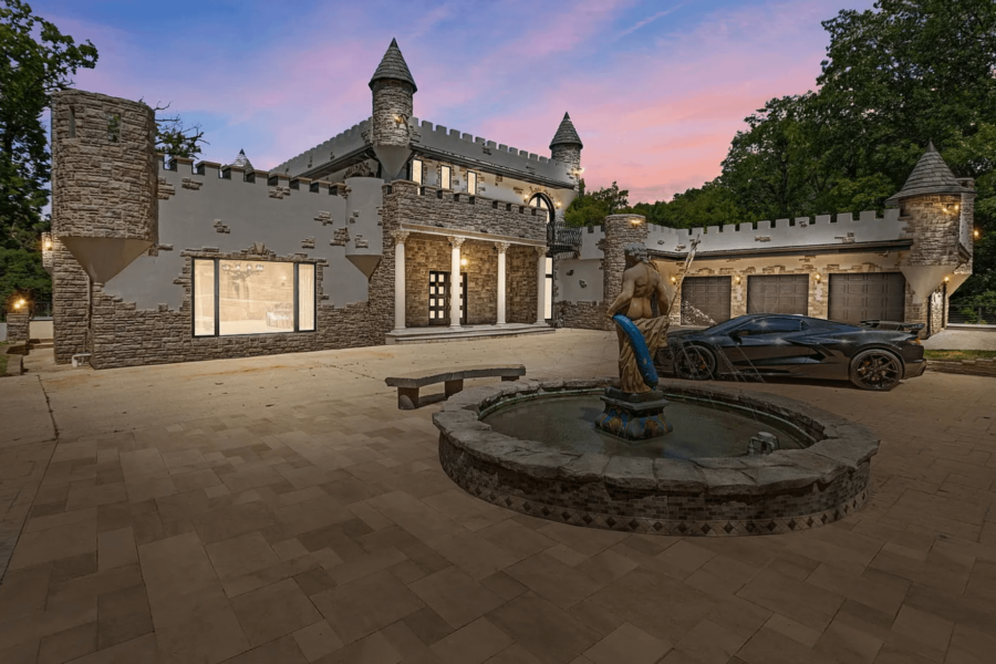 Castle-Like Illinois Home With Indoor Pool (PHOTOS)