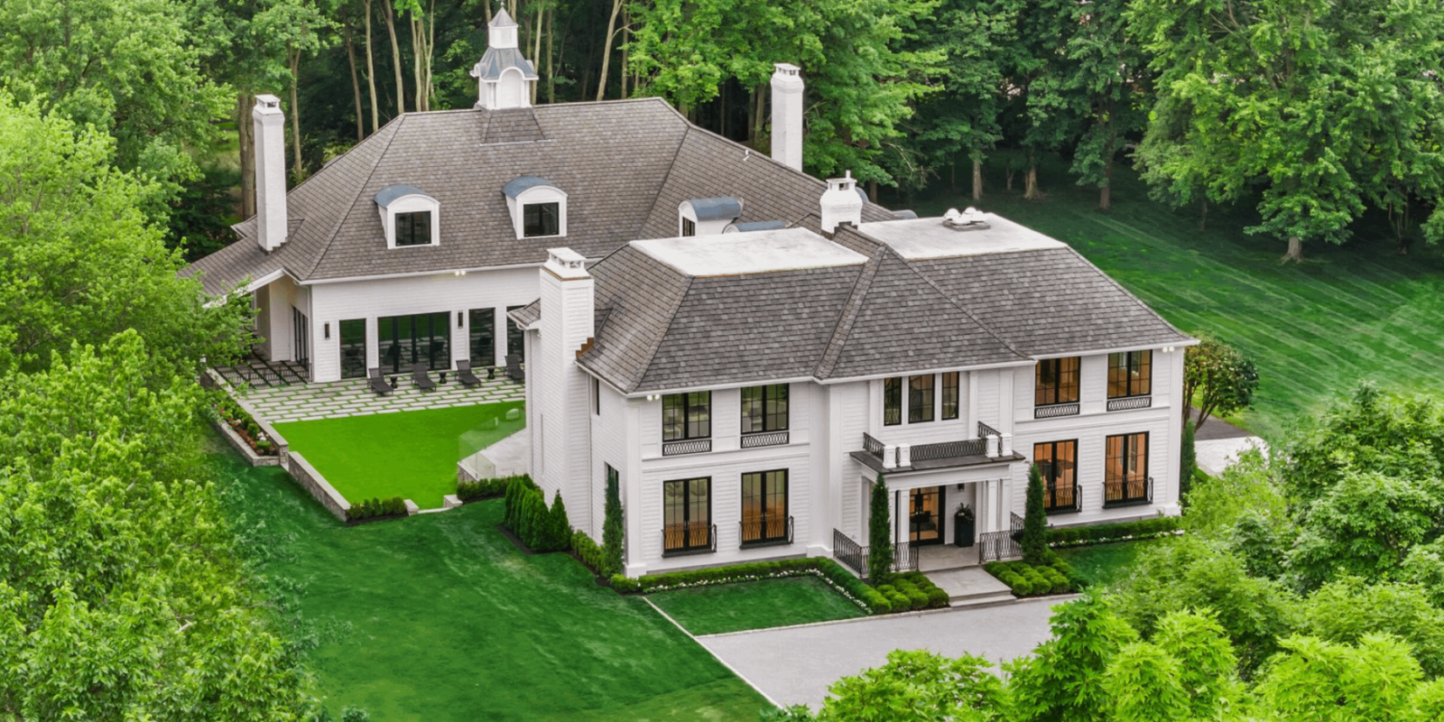 Colonial Home In Connecticut With An Indoor Pool (PHOTOS)