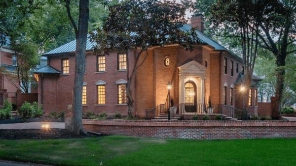 Brick Home In Memphis Features An Indoor Pool (PHOTOS)