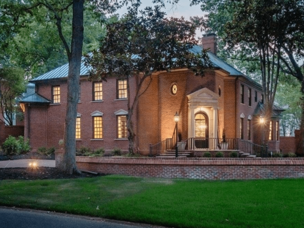 Brick Home In Memphis Features An Indoor Pool (PHOTOS)