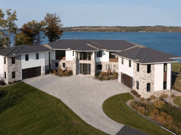 Lakefront New Build In New York With 14 Bathrooms (PHOTOS)