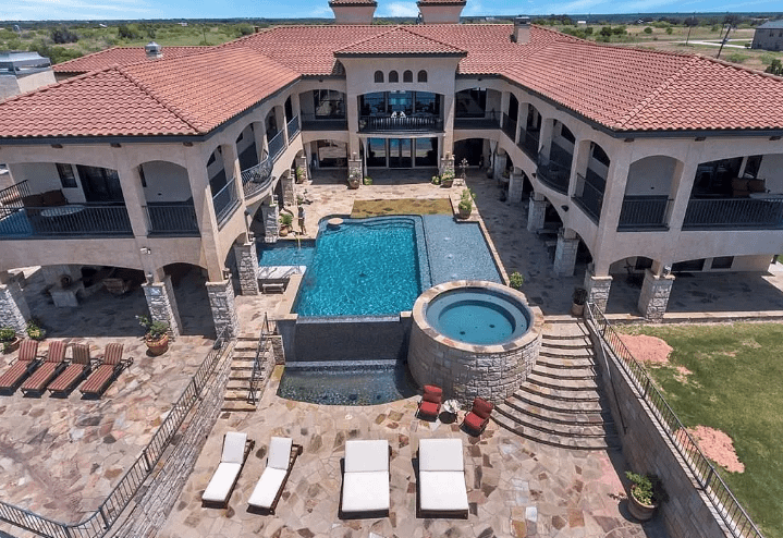 .5 Million Lakefront Estate In Strawn, Texas (PHOTOS)