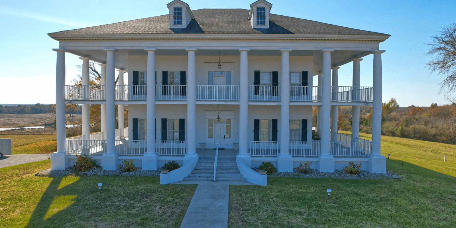 Greek Revival Style Home On 230 Acres (PHOTOS)