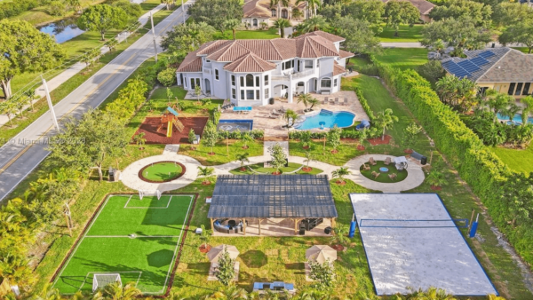 Entertainer’s Home In Plantation, Florida (PHOTOS)