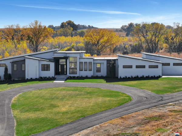 Nebraska Home On 20 Acres With Indoor B-Balll Court (PHOTOS)