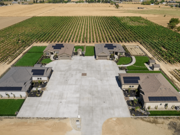 20 Acre Estate With 4 Homes And A Vineyard (PHOTOS)