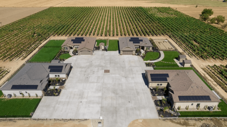 20 Acre Estate With 4 Homes And A Vineyard (PHOTOS)
