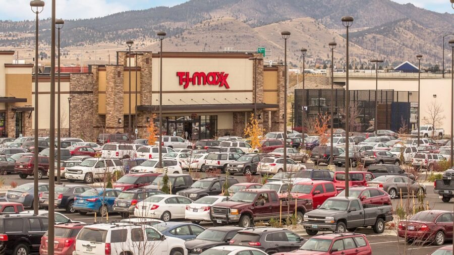 Wood Investments Refinances Montana Shopping Center
