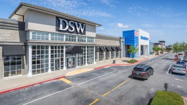 Atlanta Shopping Center Commands M