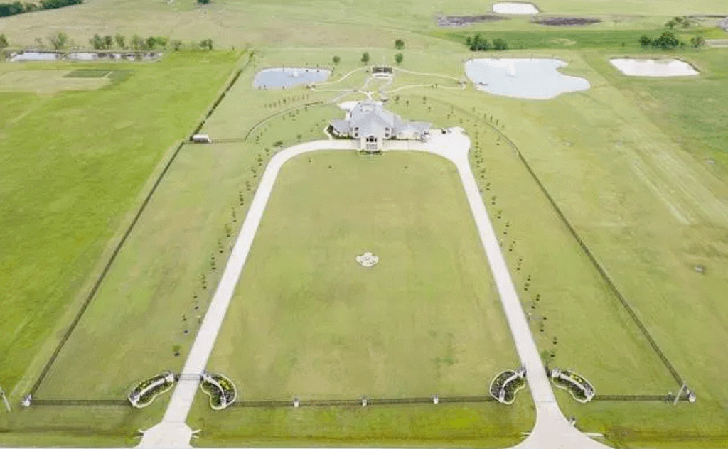 28 Acre Estate With Indoor Pool & 2 Ponds (PHOTOS)