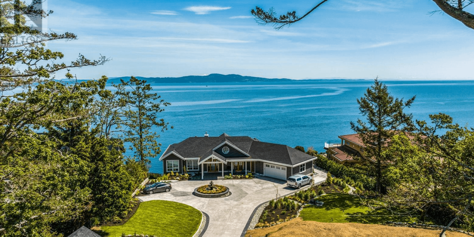 Waterfront Home In Canada With Infinity Pool (PHOTOS)