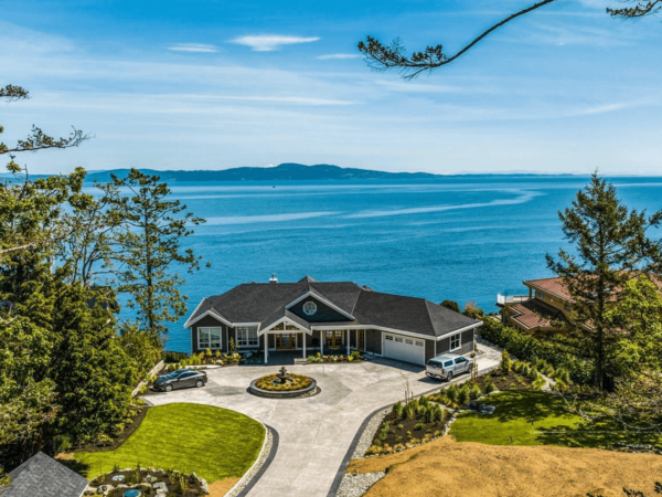 Waterfront Home In Canada With Infinity Pool (PHOTOS)