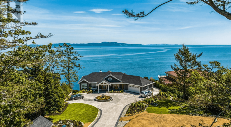 Waterfront Home In Canada With Infinity Pool (PHOTOS)