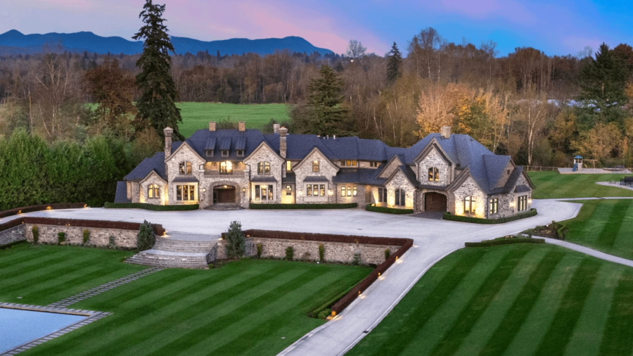 Stunning 28 Acre Estate In British Columbia, Canada (PHOTOS)