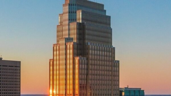 Neuberger JV Buys 1.2 MSF Minneapolis Tower