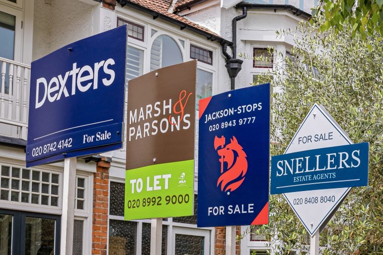 Council moves to ban estate agency boards