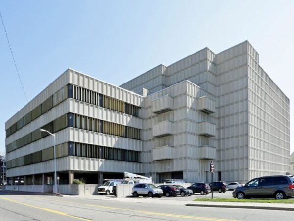 AT&T Signs 0M, 13 MSF Sale-Leaseback With Reign Capital