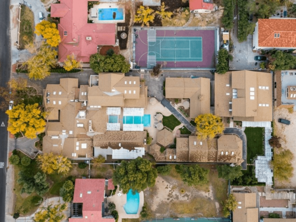 Las Vegas Compound With Underground Nightclub (PHOTOS)