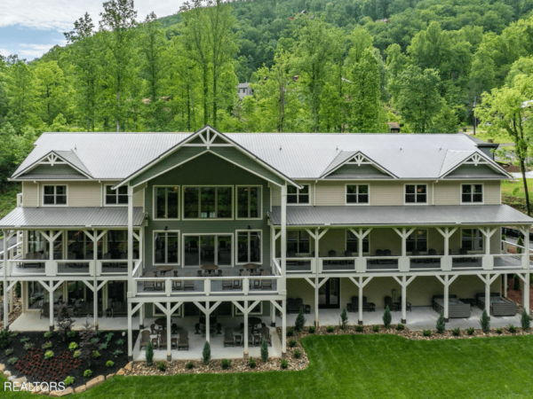 Tennessee Home With 57-Seat Movie Theater (PHOTOS)