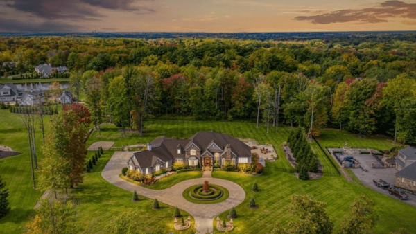 10,000 Square Foot Ohio Home On 3 Acres (PHOTOS)