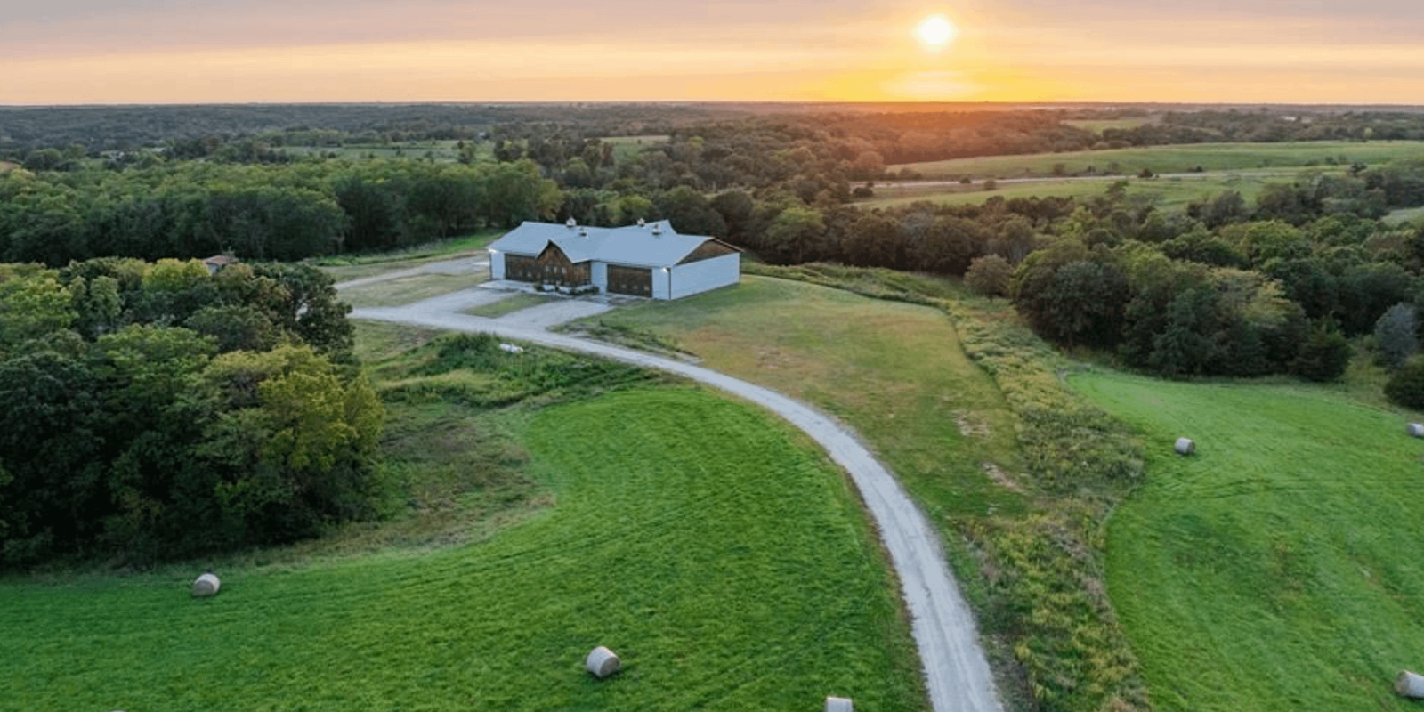 Barndominium On 180 Acres In Douds, Iowa (PHOTOS)